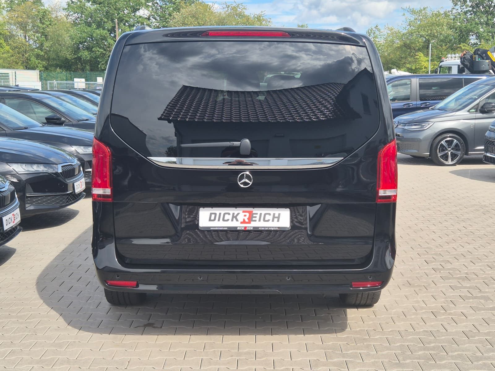Fahrzeugabbildung Mercedes-Benz V 250 d AVANTGARDE extralang LEDER*LED*BUR*DISTR