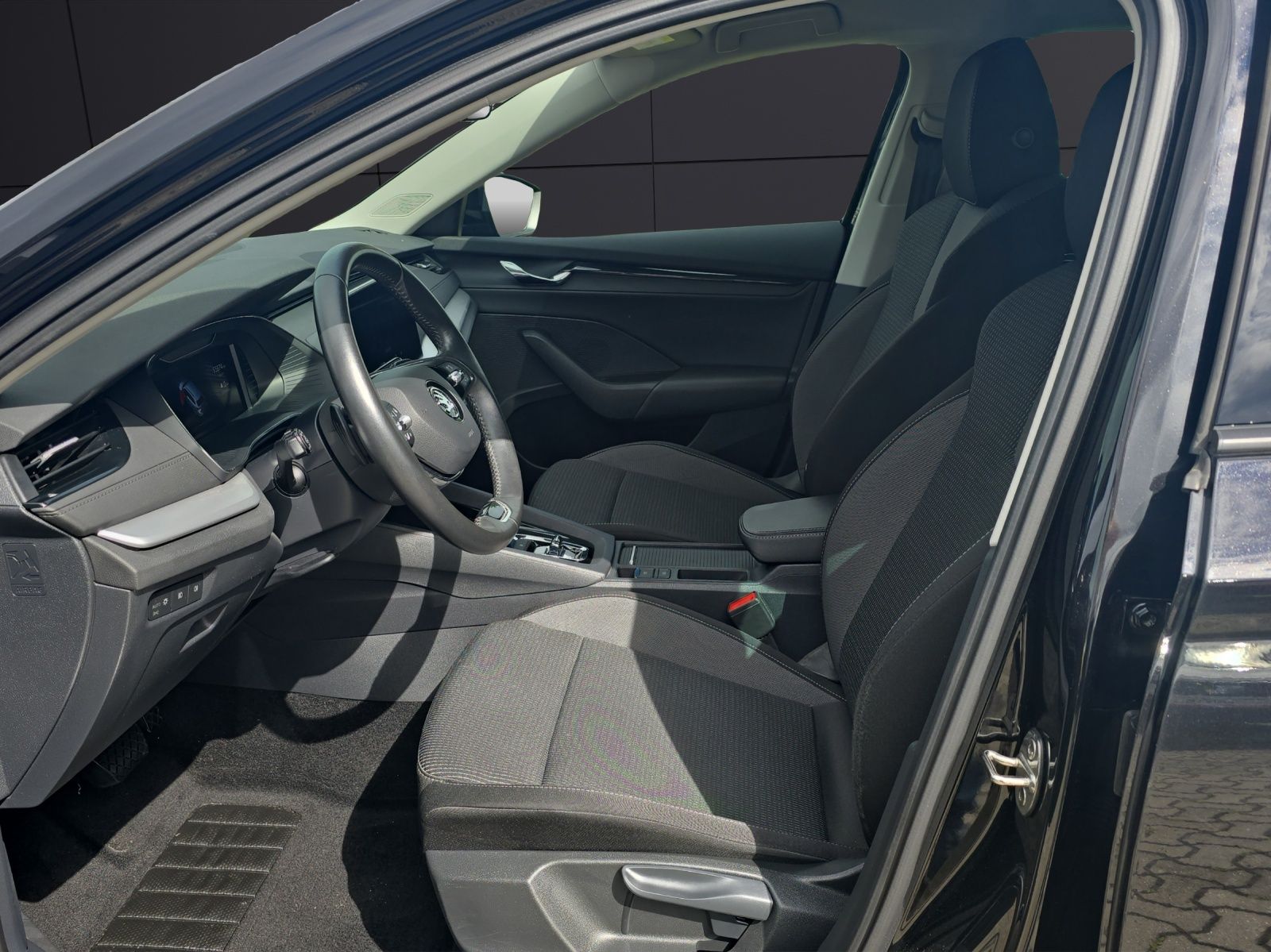 Fahrzeugabbildung SKODA Octavia Combi Ambition Matrix Navi AHK GRA SHZ