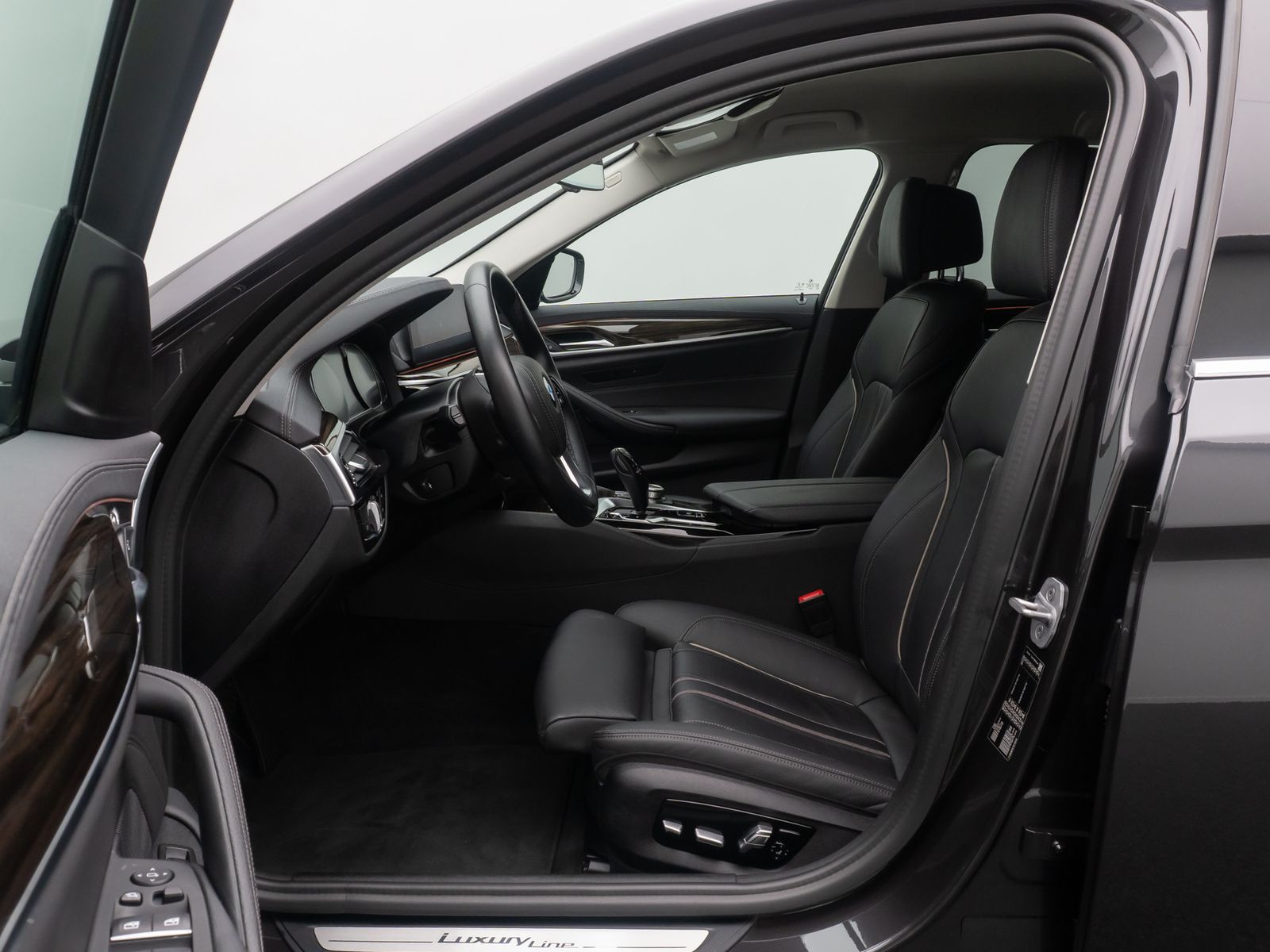 Fahrzeugabbildung BMW 520d Luxury Line DAB Kamera HUD Laser SoftClose