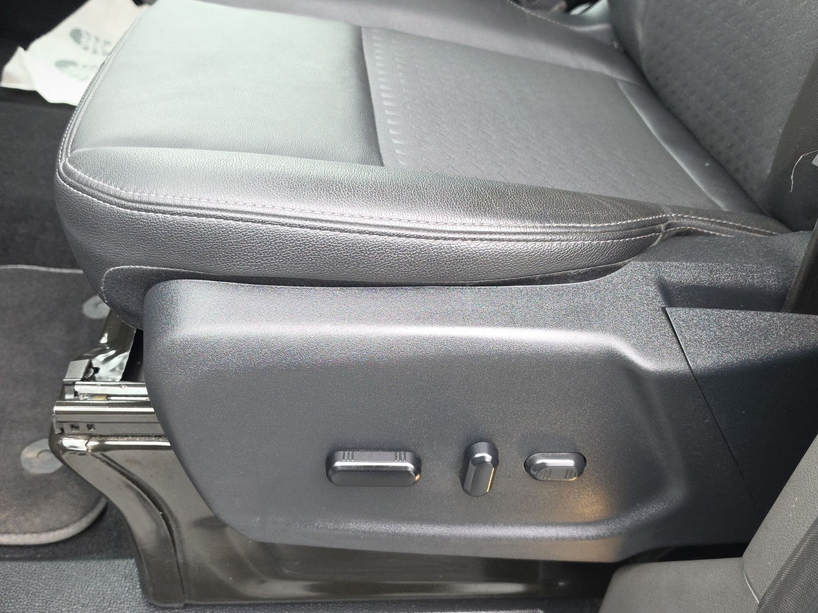 Fahrzeugabbildung Ford Transit/Tourneo Custom Kombi 320 L1  Sport