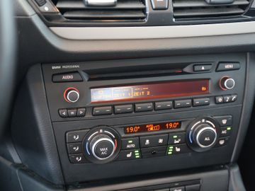 BMW X1 sDrive 20d XENON KLIMAAUTOMATIK PDC AHK