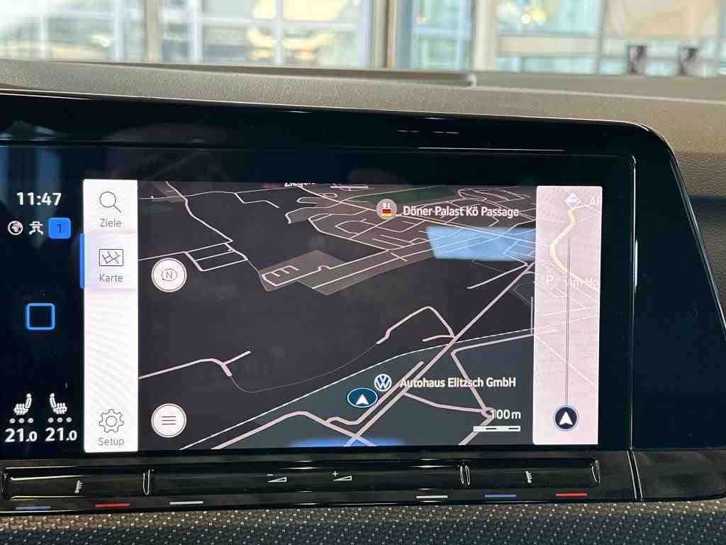 Fahrzeugabbildung Volkswagen Golf VIII R DSG 4M LEDplus Navi AID Pano Akra AC