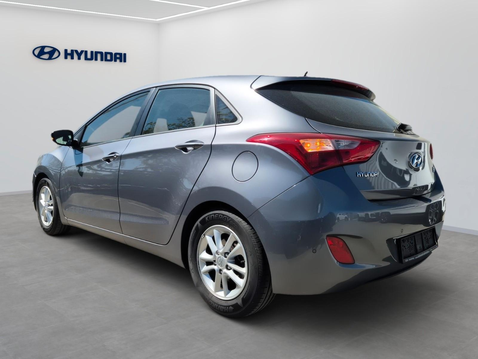 Hyundai i30 Trend*AUTOMATIK*PDC*8-FACH BEREIFT*KLIMA