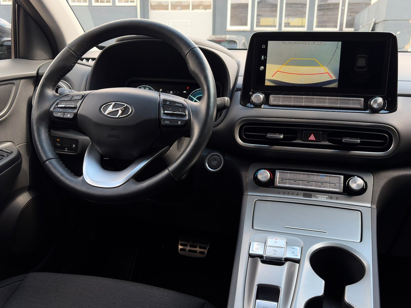 Fahrzeugabbildung Hyundai KONA E Trend NAV LHZ LKA LFA ACC KRELL CarPlay