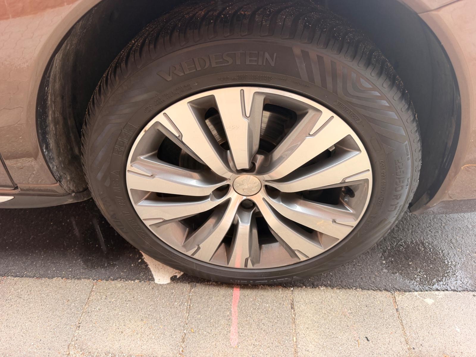 Peugeot 3008 Allure 1.6 16V Turbo Navi / Pano / Xenon