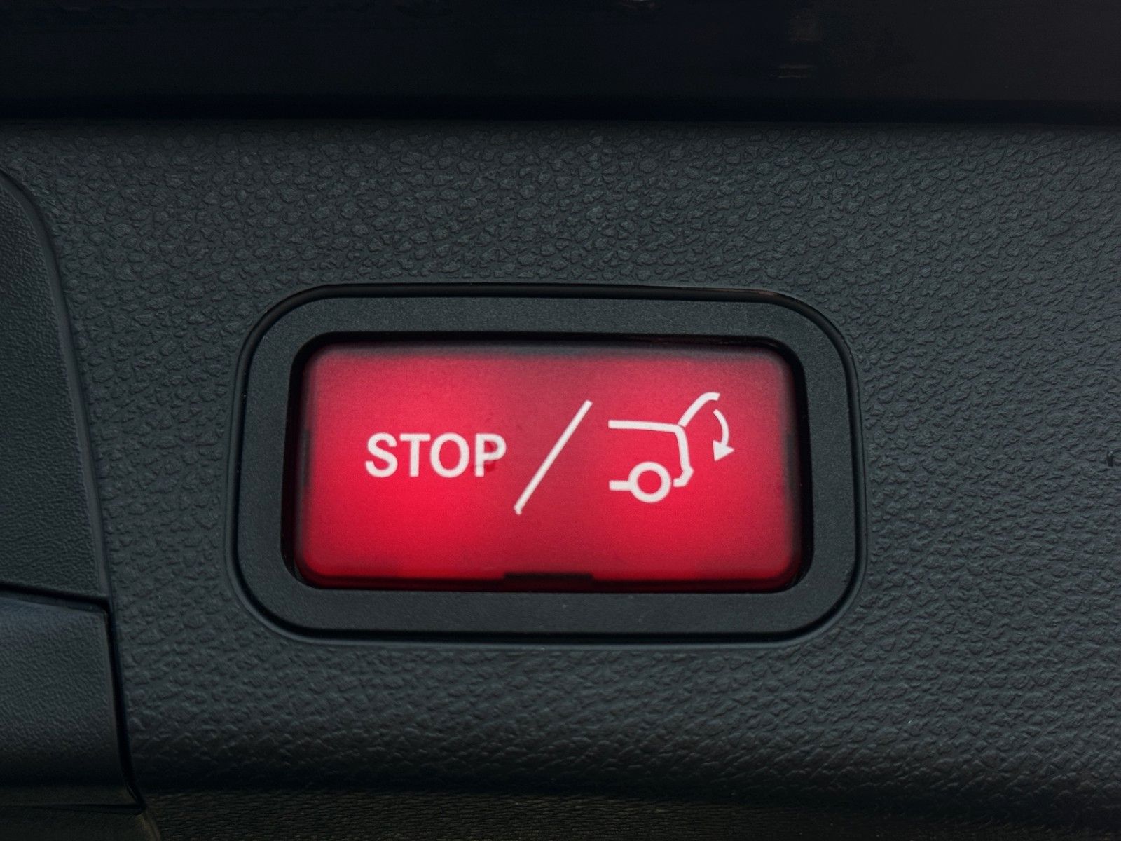 Fahrzeugabbildung Mercedes-Benz C 220d *AMG-Line*ACC*Parkass*Vollleder*LED