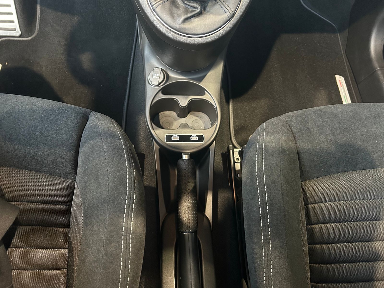 Fahrzeugabbildung Abarth 695 Cabrio BEATS NAVI ALU