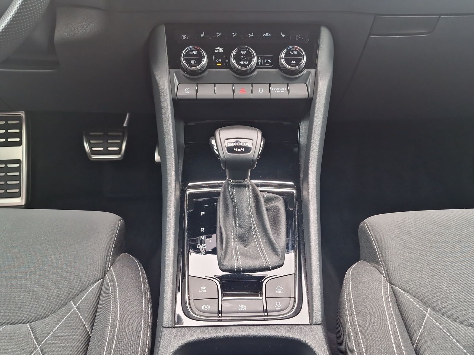Fahrzeugabbildung SKODA Karoq Sportline 4x4 MATRIX AHZ VC