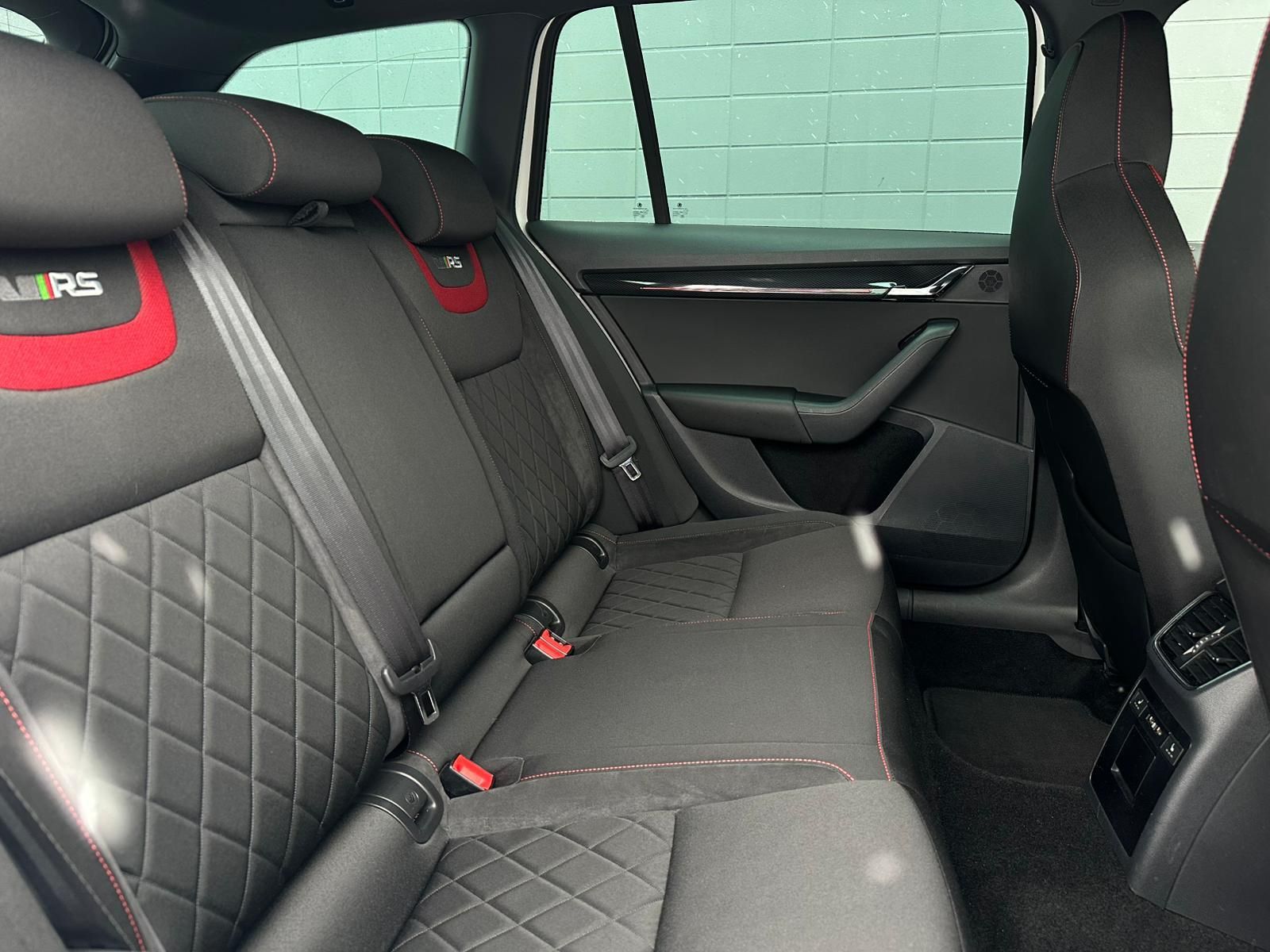 SKODA Octavia 2.0TDI RS* LED#4xSHZ#AHK#TEMPO#NAVI#PDC - Image 16