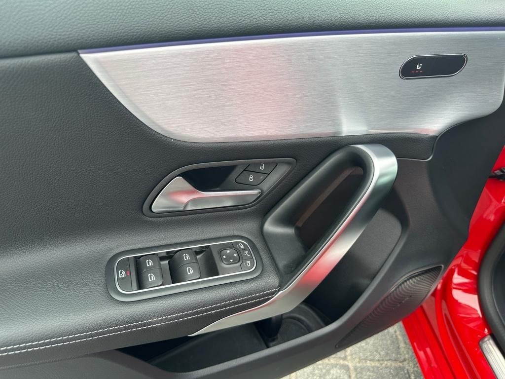 Fahrzeugabbildung Mercedes-Benz A 200 Night Totwi. Navi SHZ LED Ambie. RDK