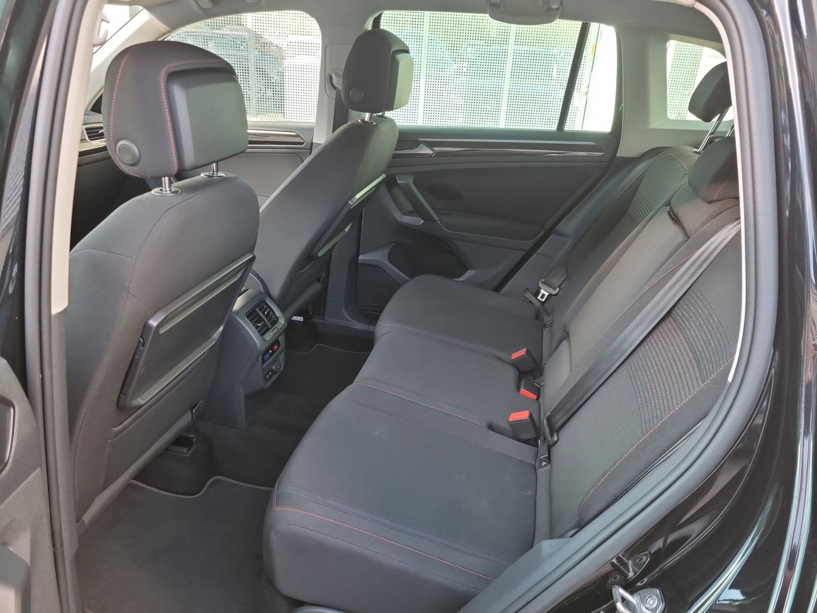 Fahrzeugabbildung Volkswagen Tiguan 1.4 TSI DSG Sound LED NAVI eKLAPPE