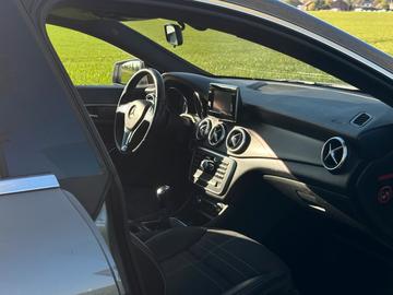 صورة 8 لـ 2013 Mercedes-BENZ CLA