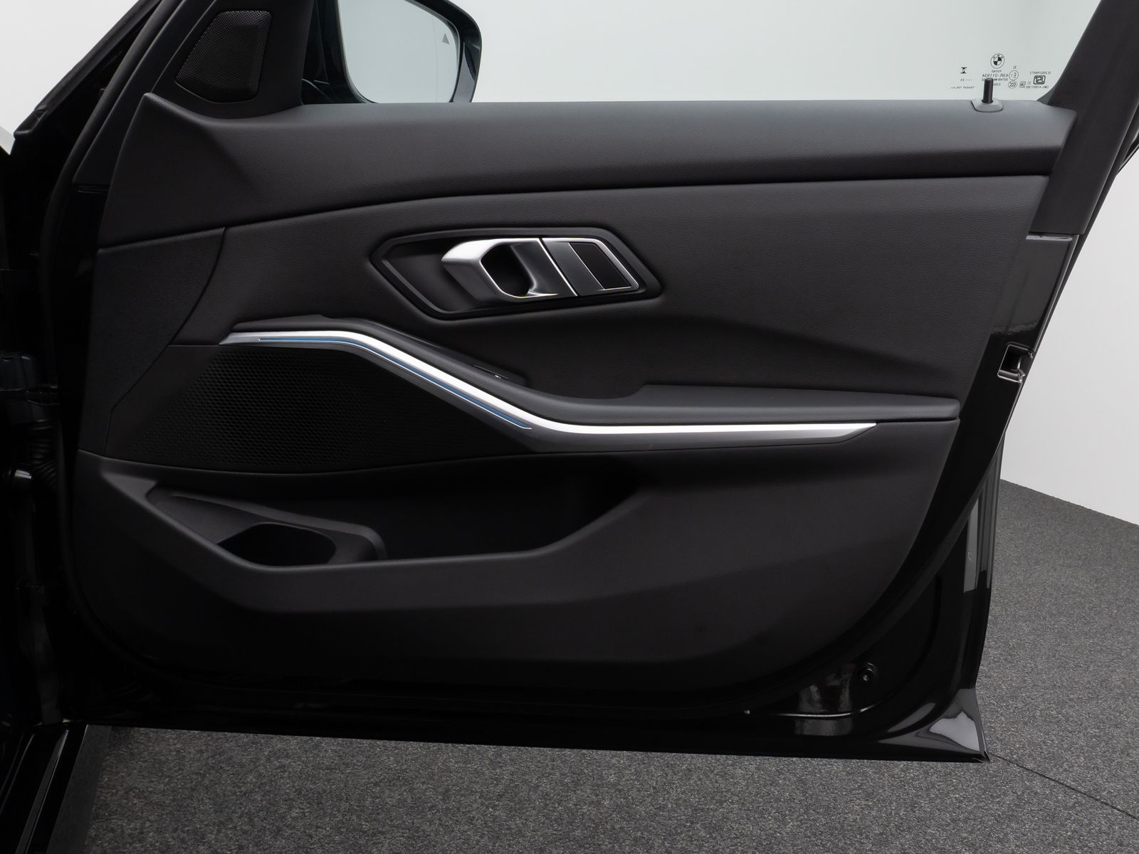 Fahrzeugabbildung BMW 318d M Sport Panorama Kamera HUD DAB HiFi AHK