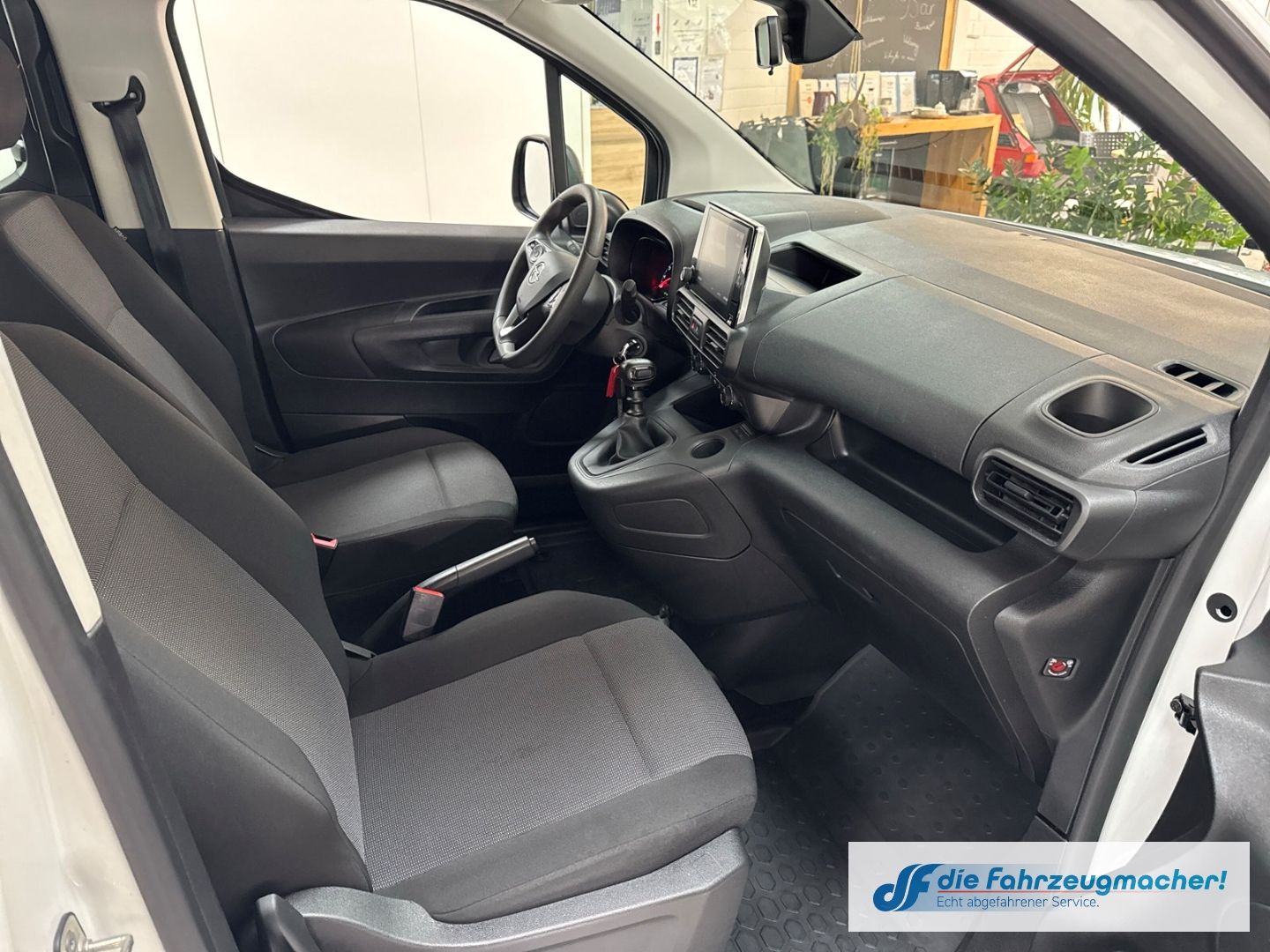 Fahrzeugabbildung Opel Combo Life E Basis 1.5 D L2 Apple CarPlay Androi