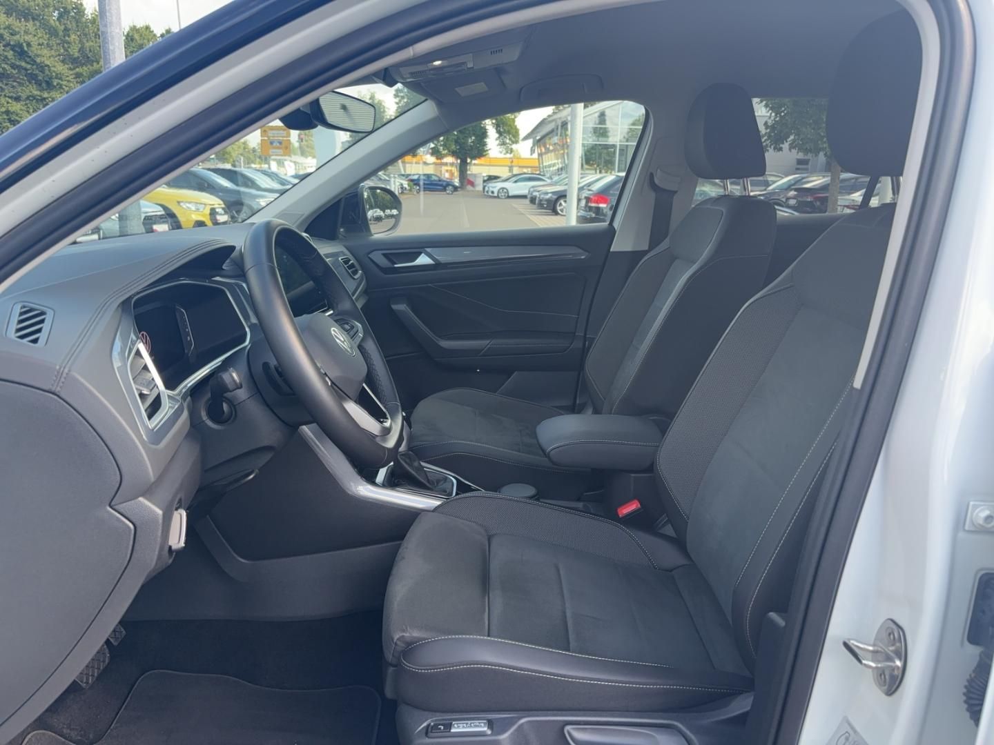 Fahrzeugabbildung Volkswagen T-ROC Style 1.5l TSI,DSG,AHK,Navi,Climatronic,Ap