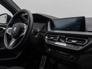 Fahrzeugabbildung BMW 120i M Sport Pro Kamera DAB HiFi AHK Lenkrhz 19"