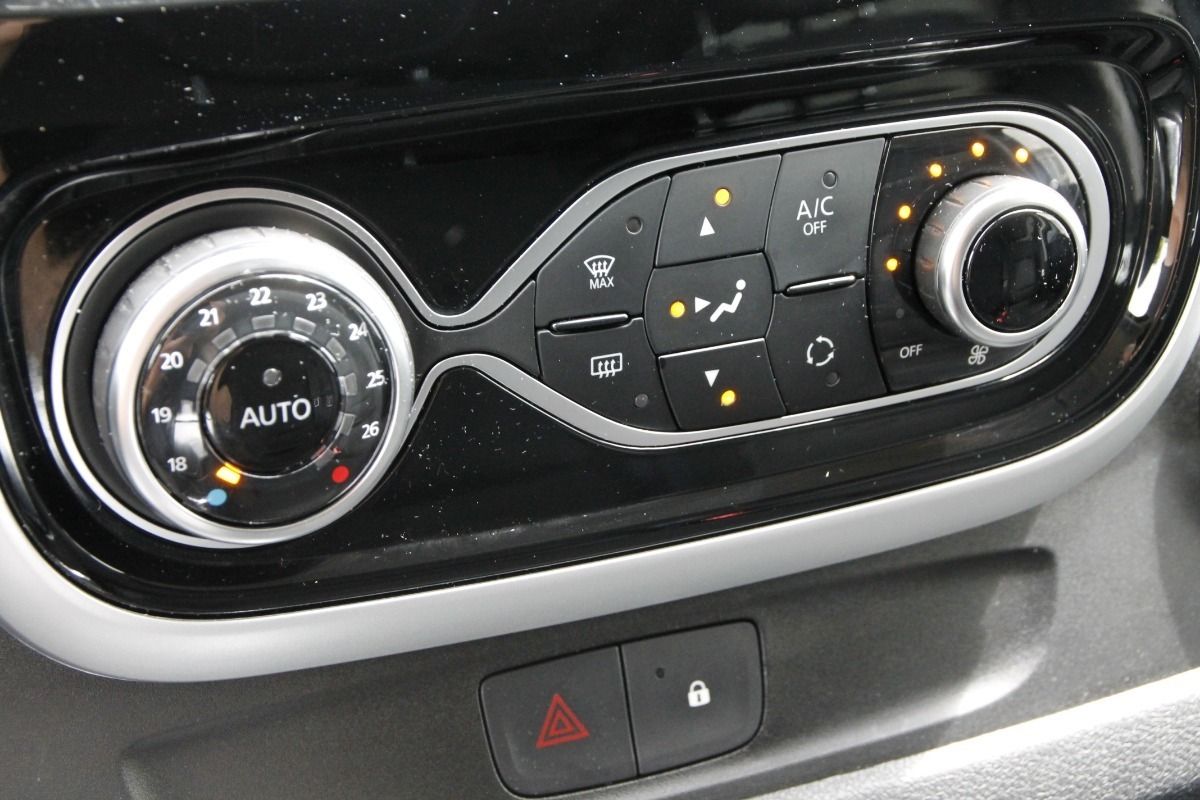 Fahrzeugabbildung Renault Trafic III Grand Spaceclass 9 Sitzer, Automatik