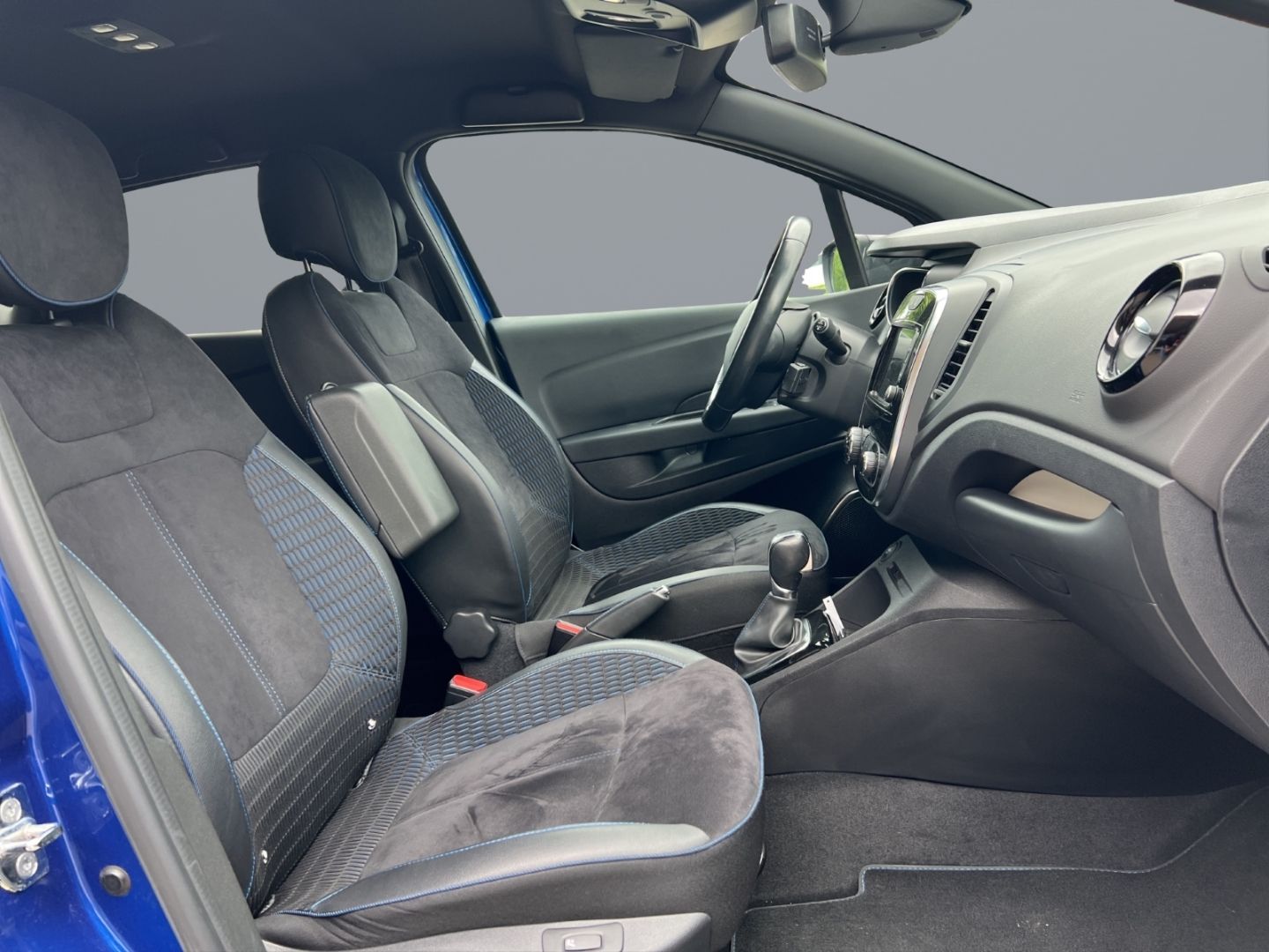 Fahrzeugabbildung Renault Captur Version S 1.3 TCe 150 EDC Navi LED Klimaa