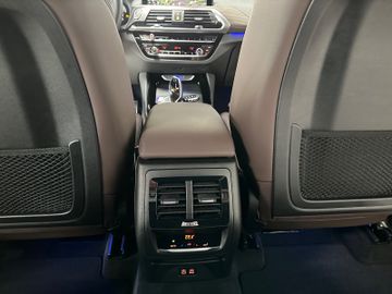 Fahrzeugabbildung BMW X3 xD30d M Sport SAG CockpitProf DAB Alarm HiFi