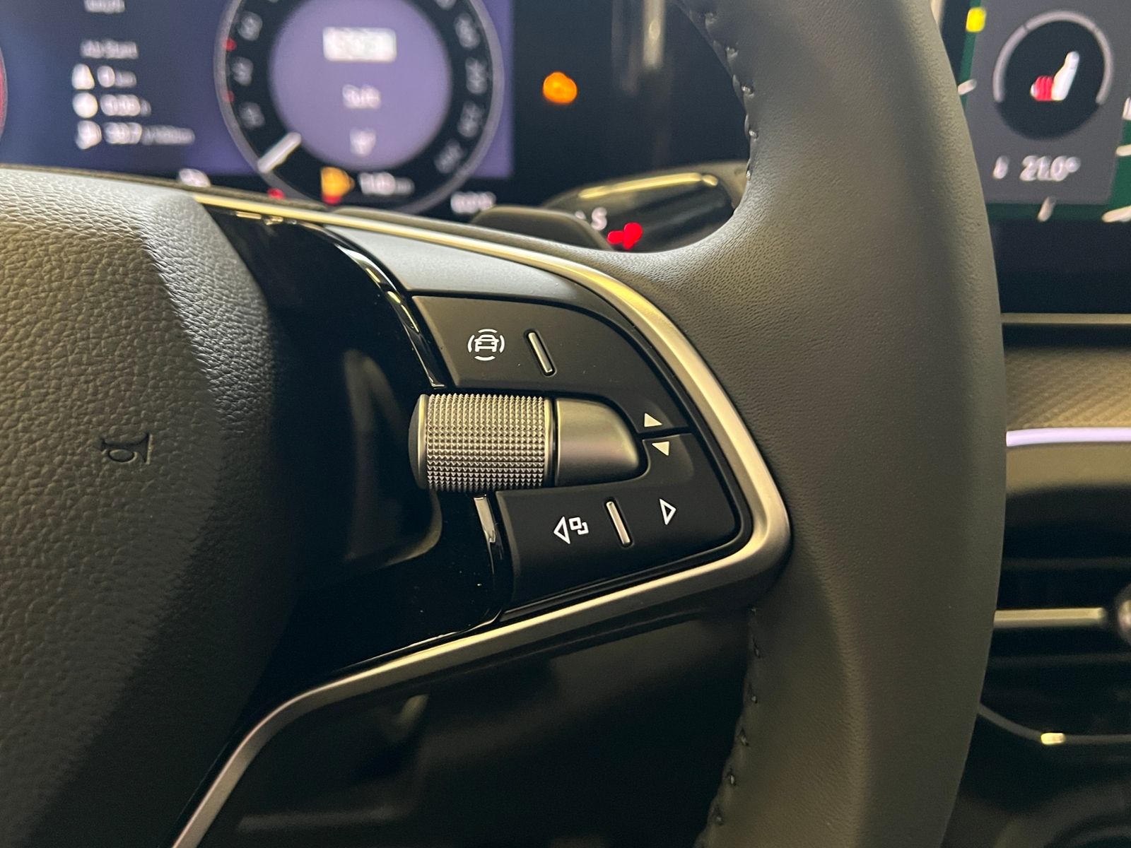 Fahrzeugabbildung SKODA Kodiaq Selection 2.0 TDI DSG *AHK, 7 Sitze, Pano