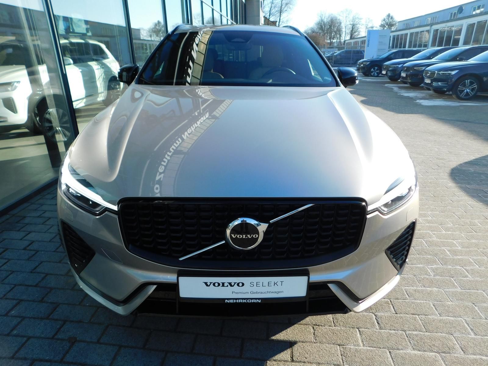 Fahrzeugabbildung Volvo XC60 B5 B AWD Plus Dark "Panoramadach, AHK"