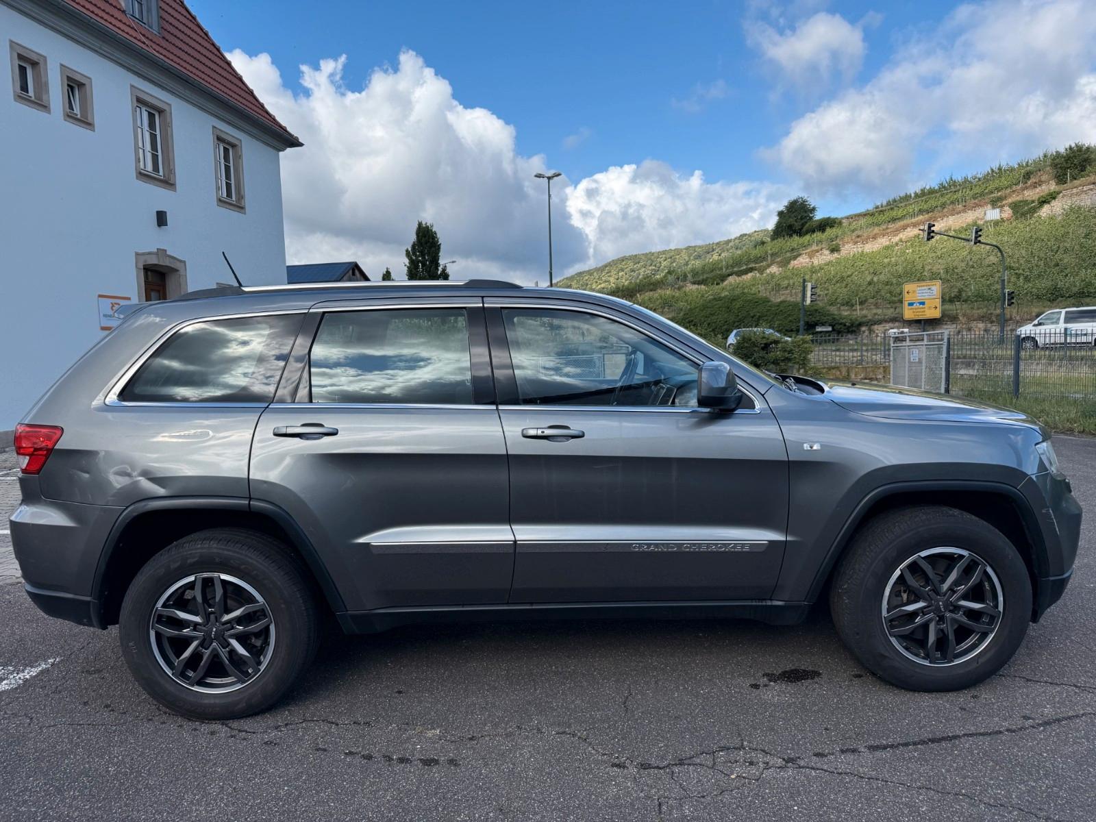 JEEP GRAND CHEROKEE V6 3.0 CRD 241CH - CT NEUF - ATTACHE REMORQUE 3.5 TONNES - PNEUS HIVER SUR JANTES