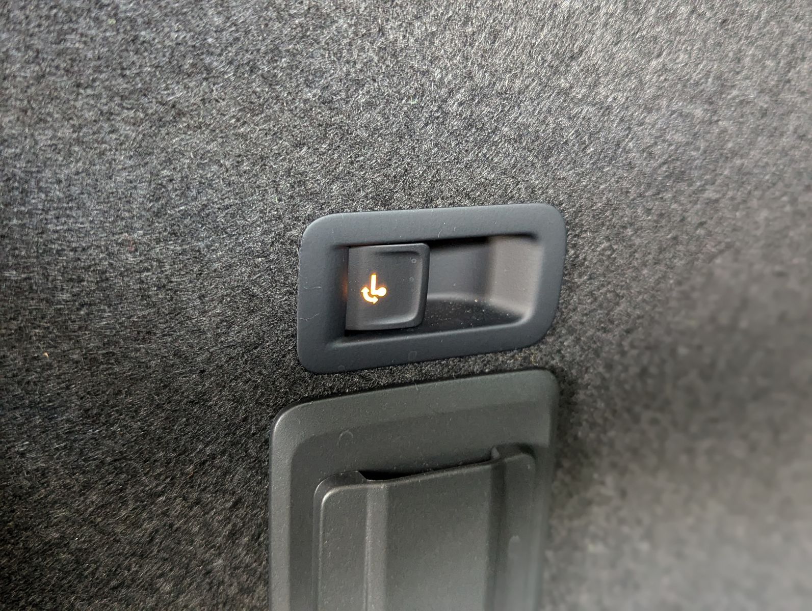 CUPRA Leon 1.5 eTSI Sennh Matrix Pano Edge/Dynamic AHK - Image 18