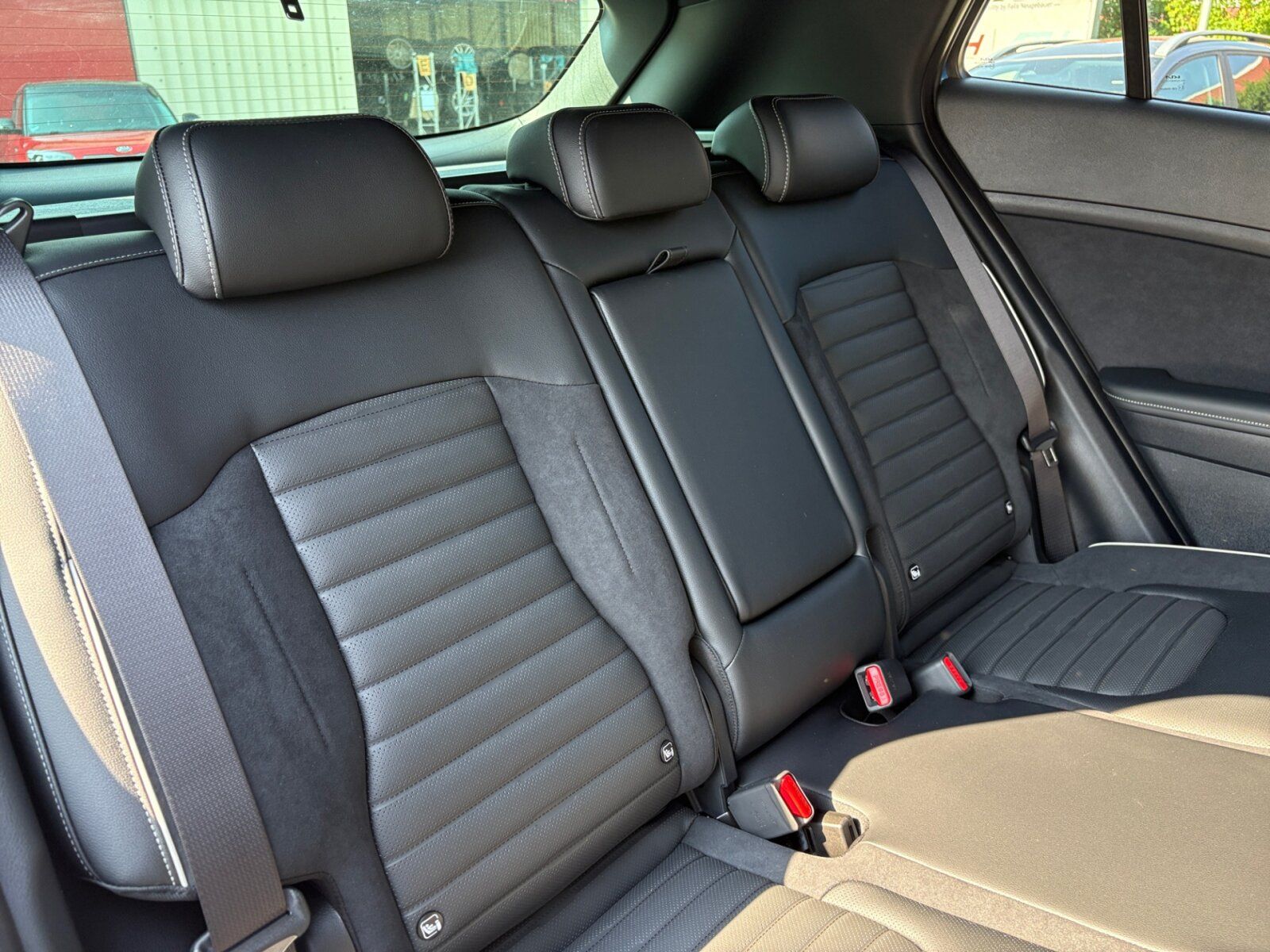 Fahrzeugabbildung Kia SPORTAGE 1.6T HEV AWD GT-Line SD DRI SOUND AKTIO