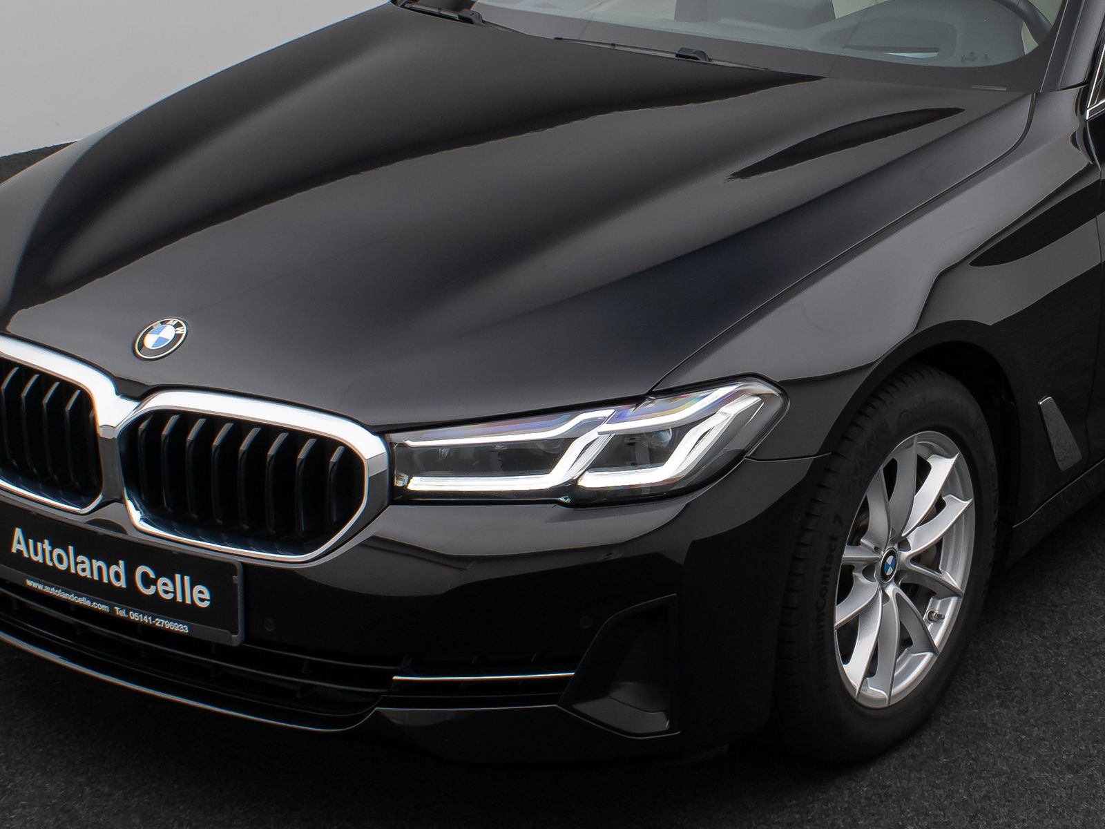 Fahrzeugabbildung BMW 530d  Panorama Kamera Laser HUD DAB HiFi Komfort