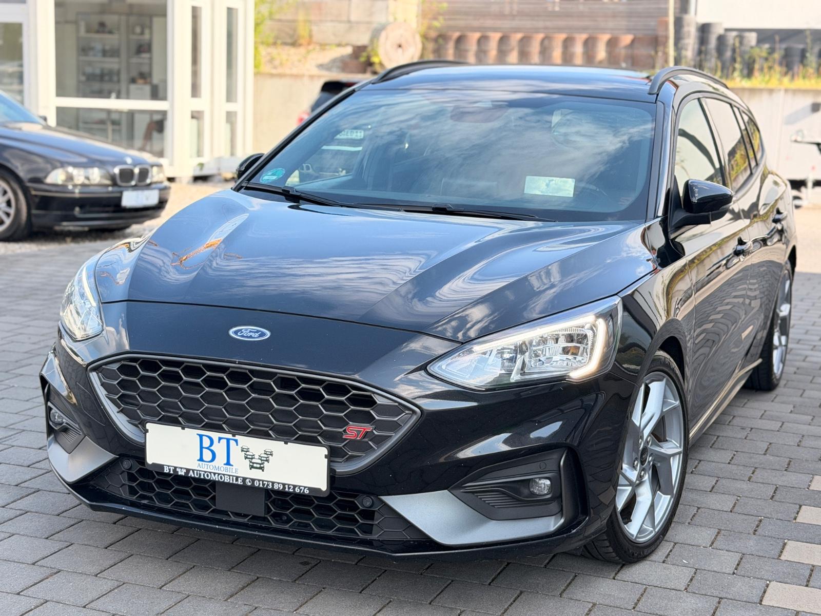 Ford Focus 2.0 ST HUD LED B&O ACC DigitalT. Pano.