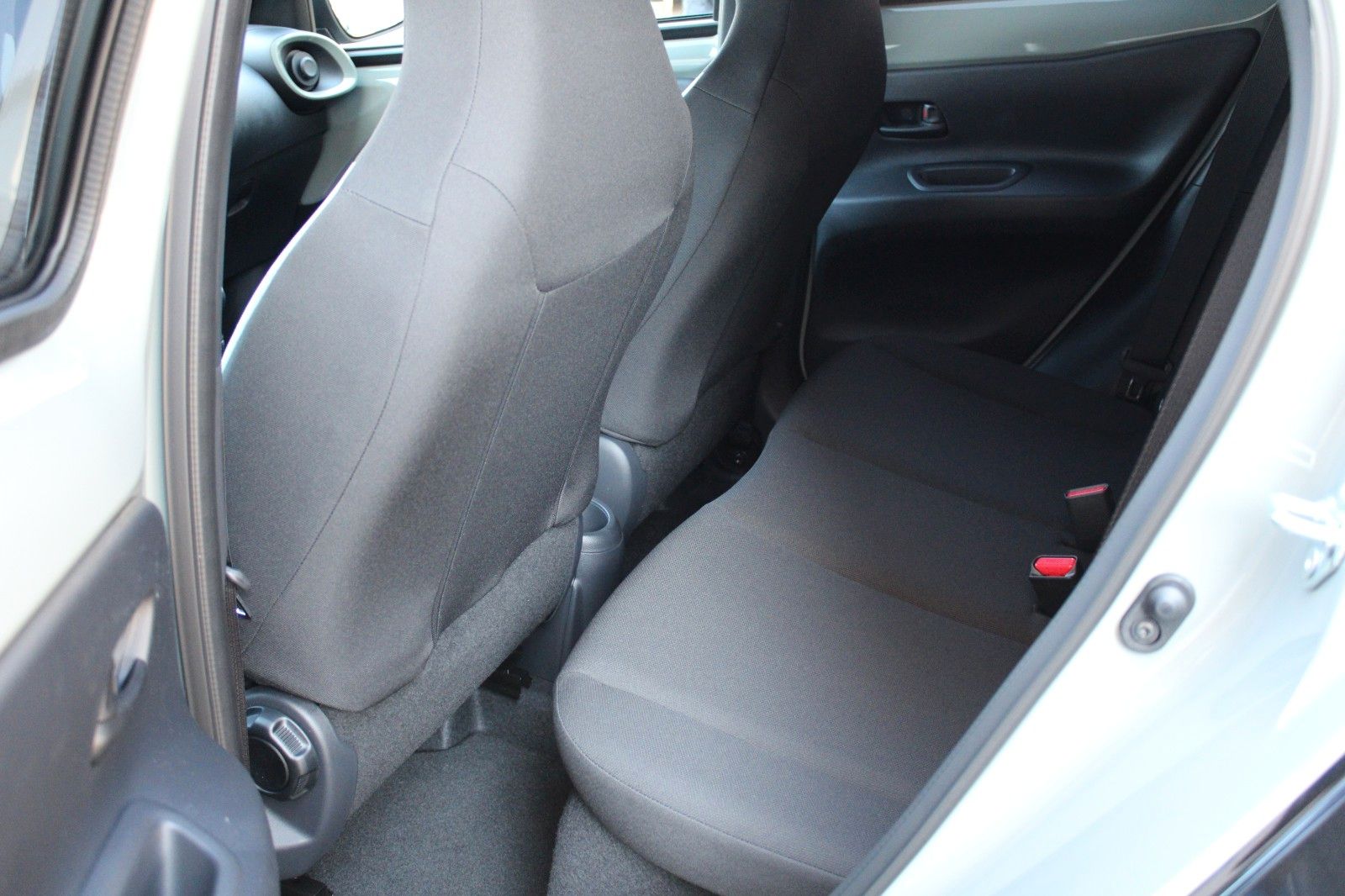 Fahrzeugabbildung Toyota Aygo X 1.0 Teamplayer
