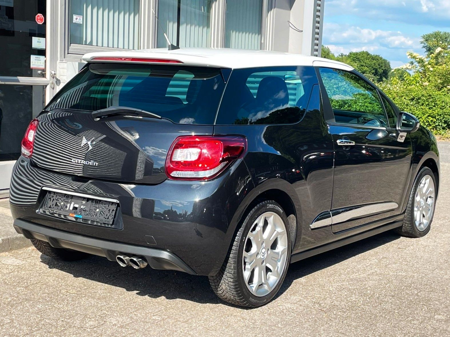 Fahrzeugabbildung Citroën DS3 SportChic 155 THP KIMAAUTOMATIK GANZJ REIFEN