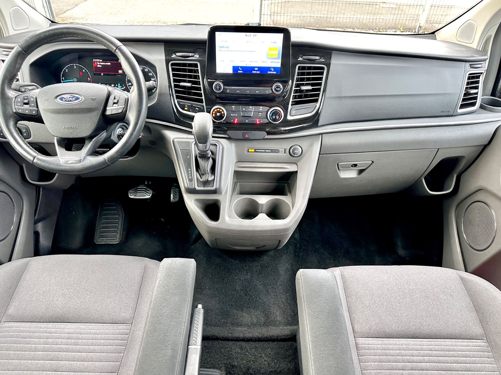 Fahrzeugabbildung Ford TOURNEO CUSTOM TITANIUM*AUTOM+2xSCHIE+8 SITZER*