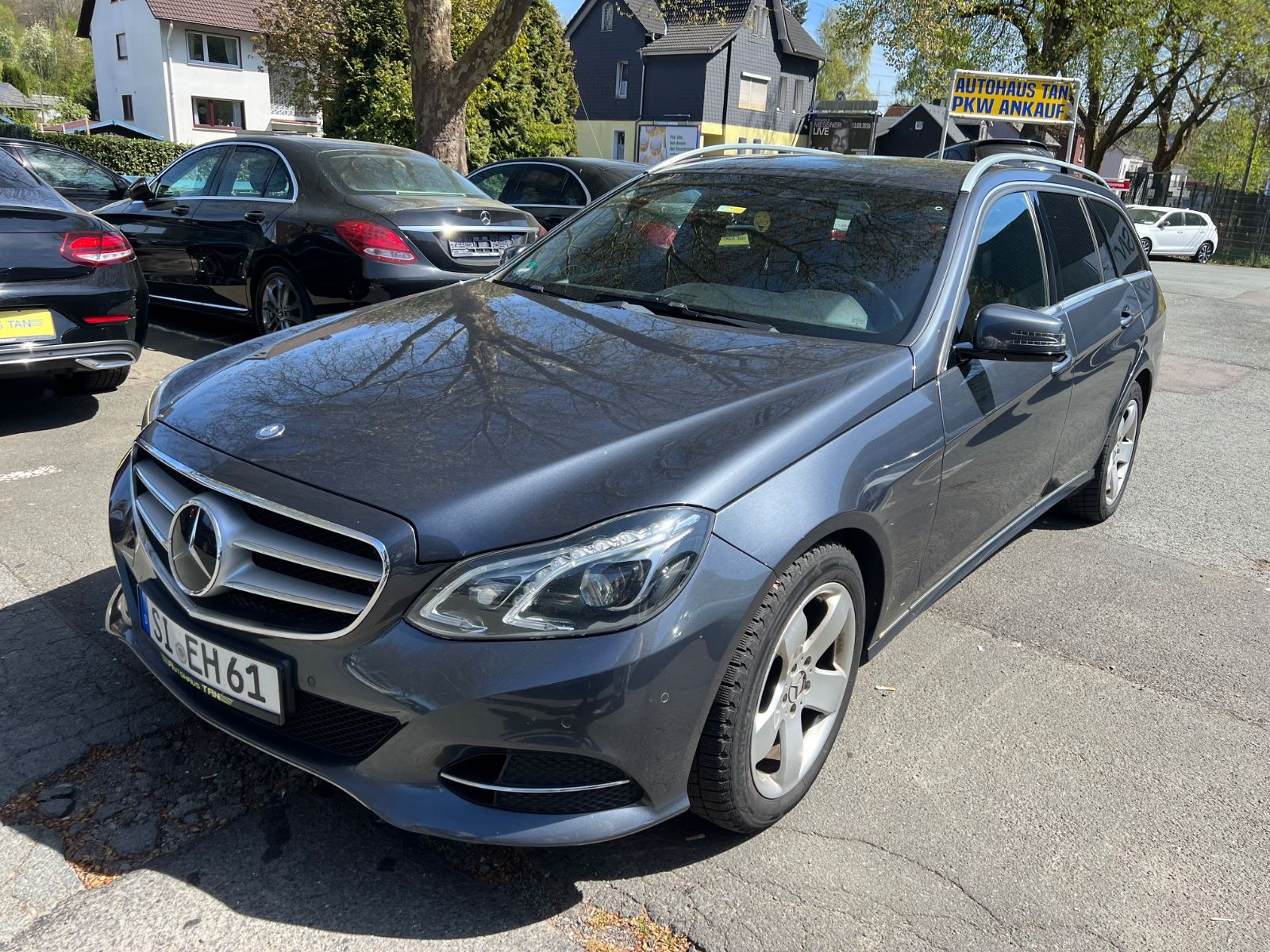 Fahrzeugabbildung Mercedes-Benz E 350 E T-Modell E 350 BlueTec 4Matic