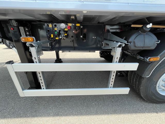 Fahrzeugabbildung Wielton Bulk Master 3-Achs-Kippsattelauflieger 47 cbm