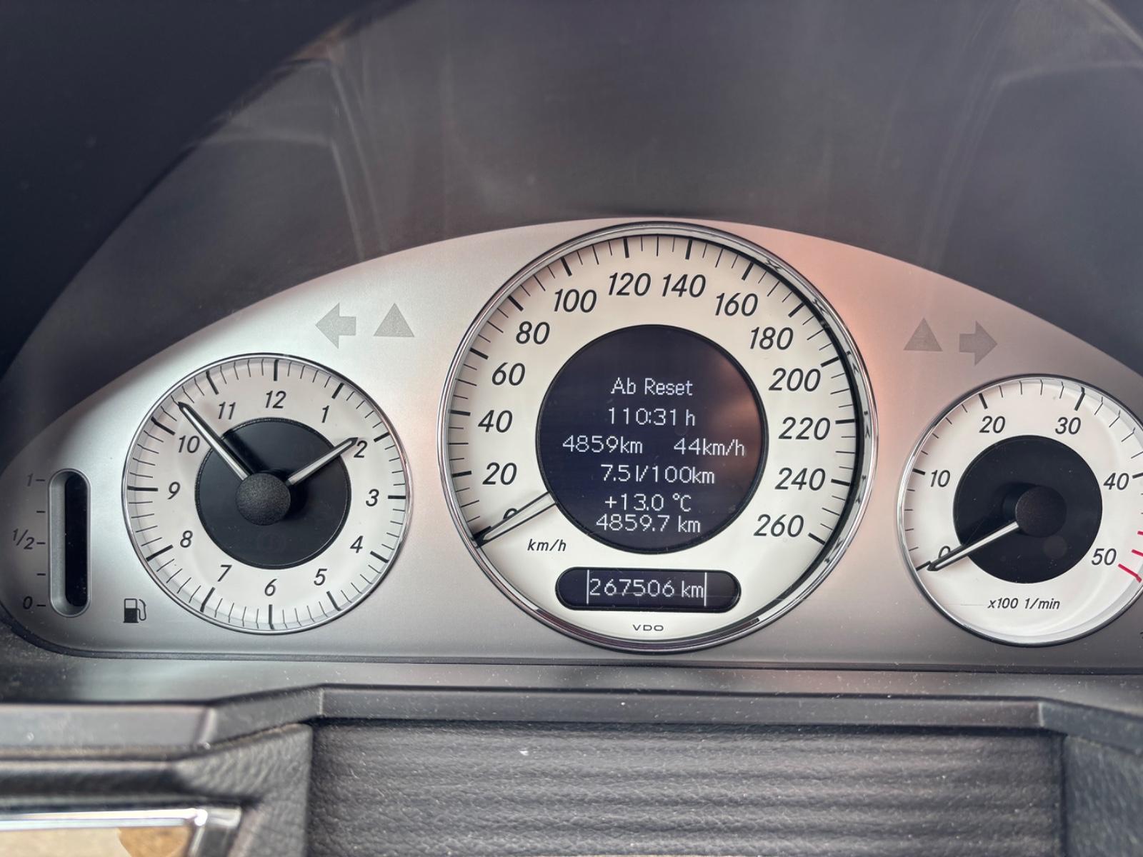 Mercedes-Benz E220 2009 — photo 15