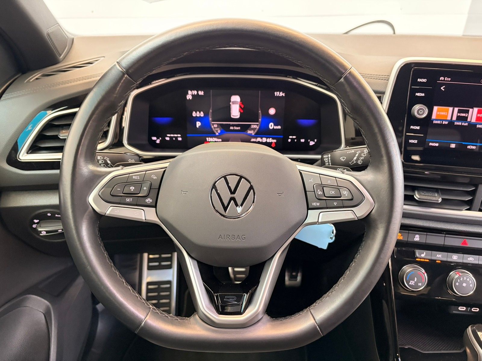 Fahrzeugabbildung Volkswagen T-Roc R-Line 1,5 TSI DSG +ACC +LED +AHK +ParkAss