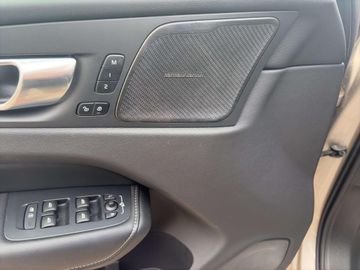 Volvo XC60 B5 AWD Plus Dark