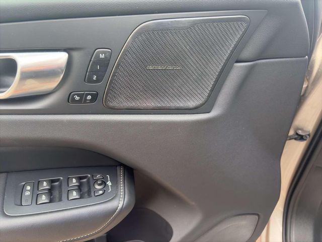 Volvo XC60 B5 AWD Plus Dark