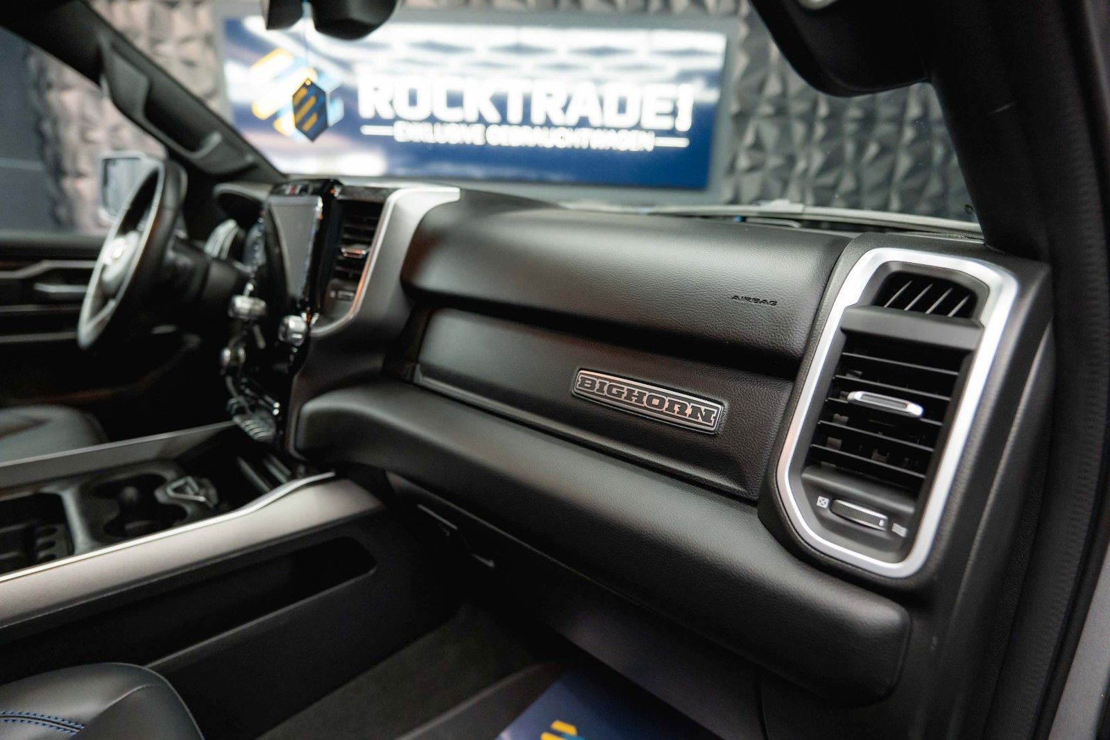 Fahrzeugabbildung Dodge RAM 5.7 V8 HEMI 4x4 OFFROAD Night PUNISHER 19%
