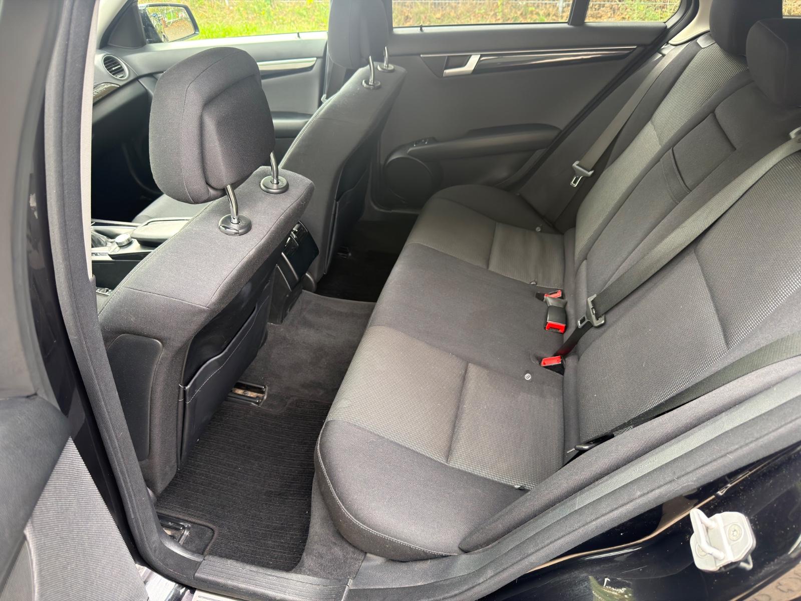 Mercedes-Benz C200 2012 — photo 10