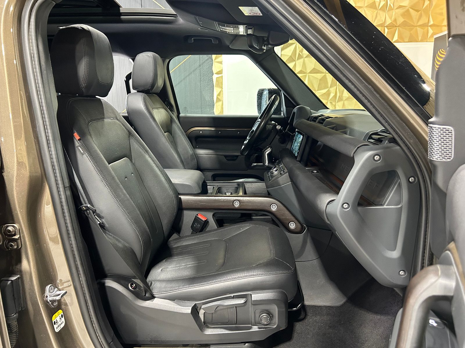 Fahrzeugabbildung Land Rover Defender 110 X-Dynamic S/HEAD-UP/PANO/360°/APPLE