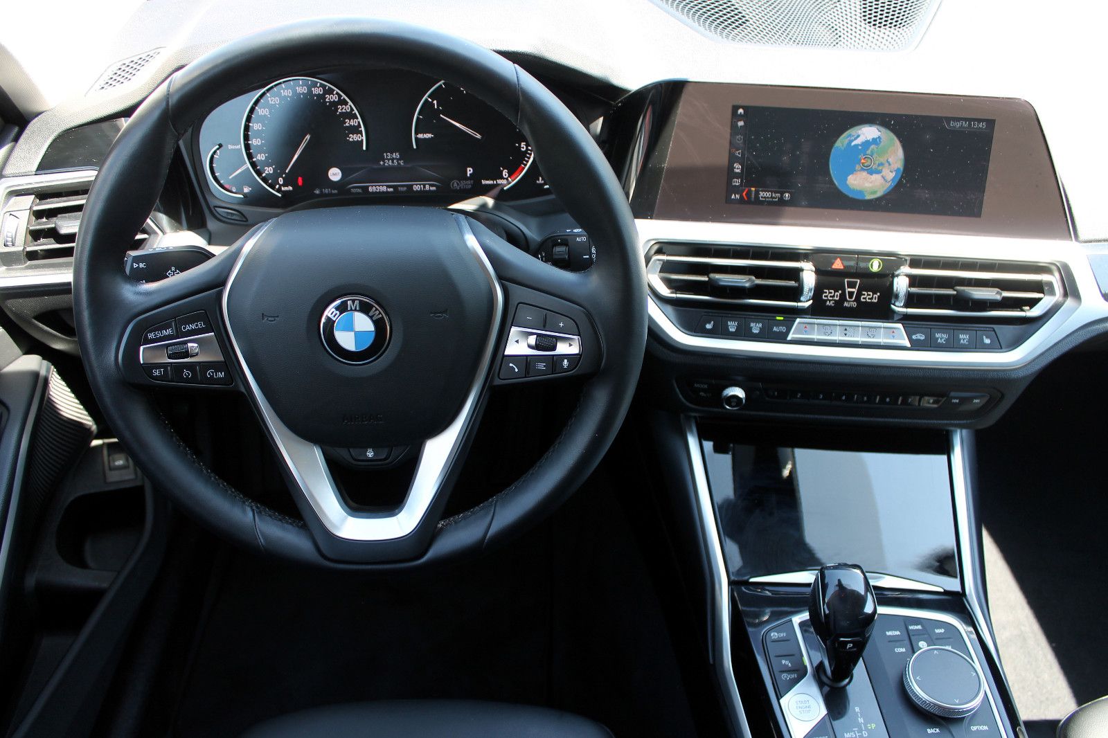 Fahrzeugabbildung BMW 320d Touring Advantage LED SHZ Temp. KAM CarPlay