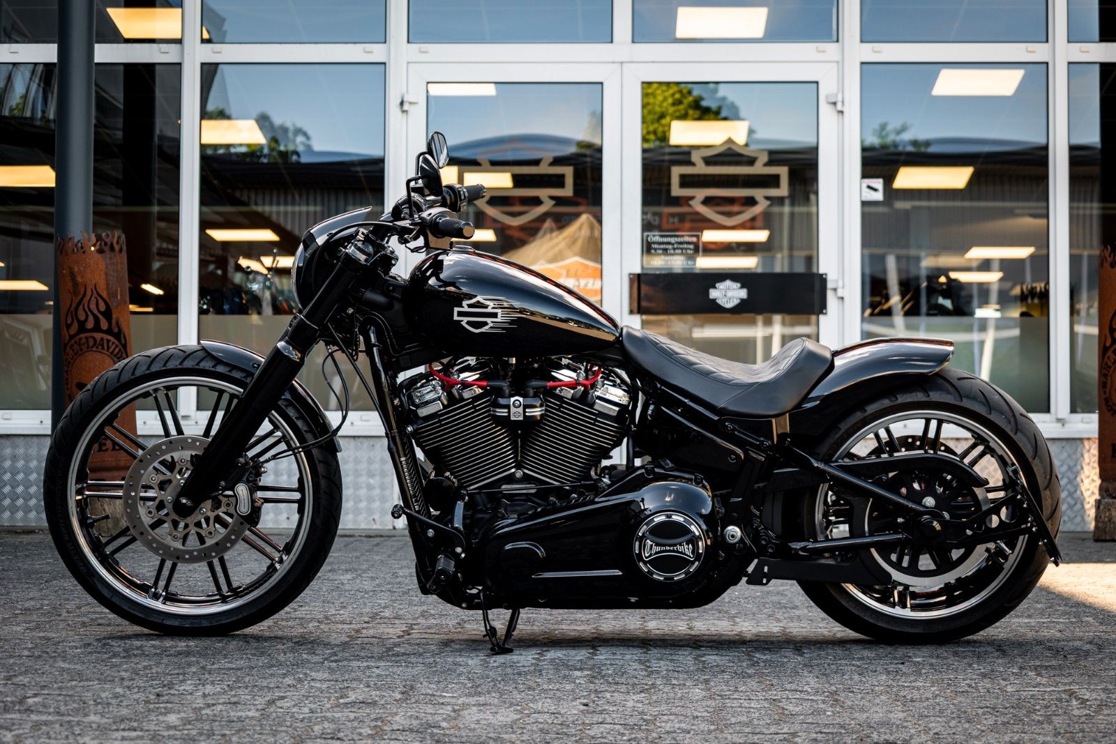 Fahrzeugabbildung Harley-Davidson FXBRS Breakout 114 cui - Jekill & Hyde