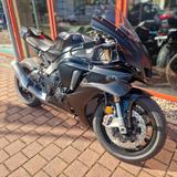 Yamaha R1 RACE - YAMAHA RENNSPORT