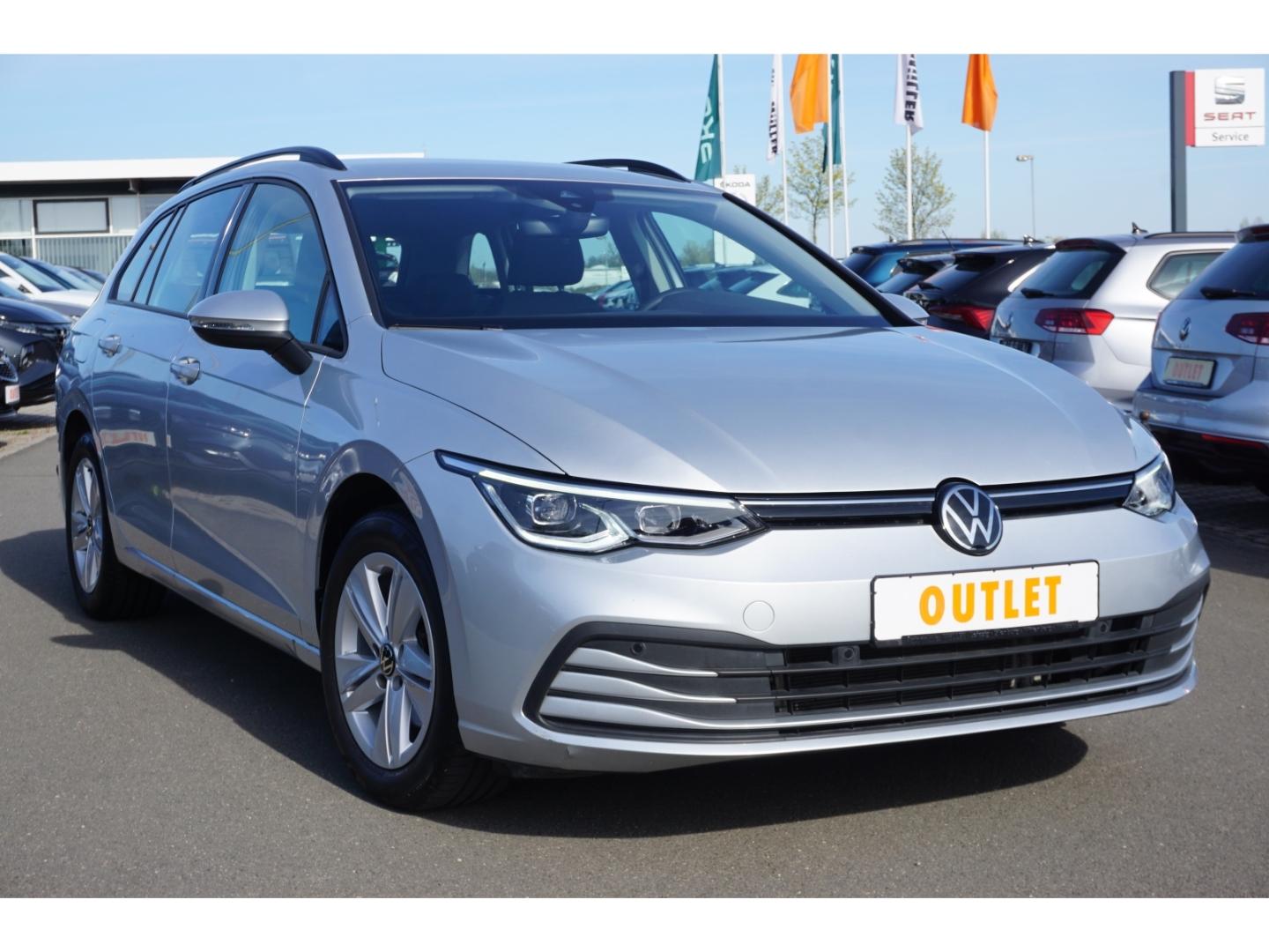 Volkswagen Golf VIII Var. 1.5 eTSI|DSG|Navi|schw.AHK|Sihz|