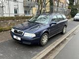 Skoda Octavia Combi 1.6 Style KLIMA+AHK+ALLWETTER - Skoda Octavia aus 2004: Kombi