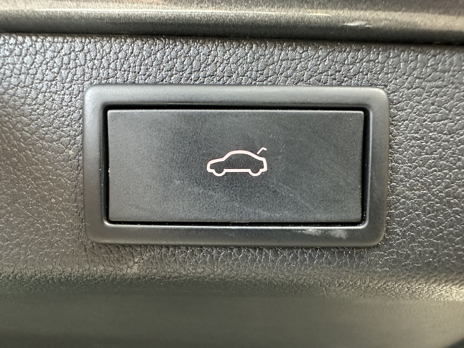 Fahrzeugabbildung SKODA Superb Combi Sportline iV NAV+LED+PANO+19ZO+360°