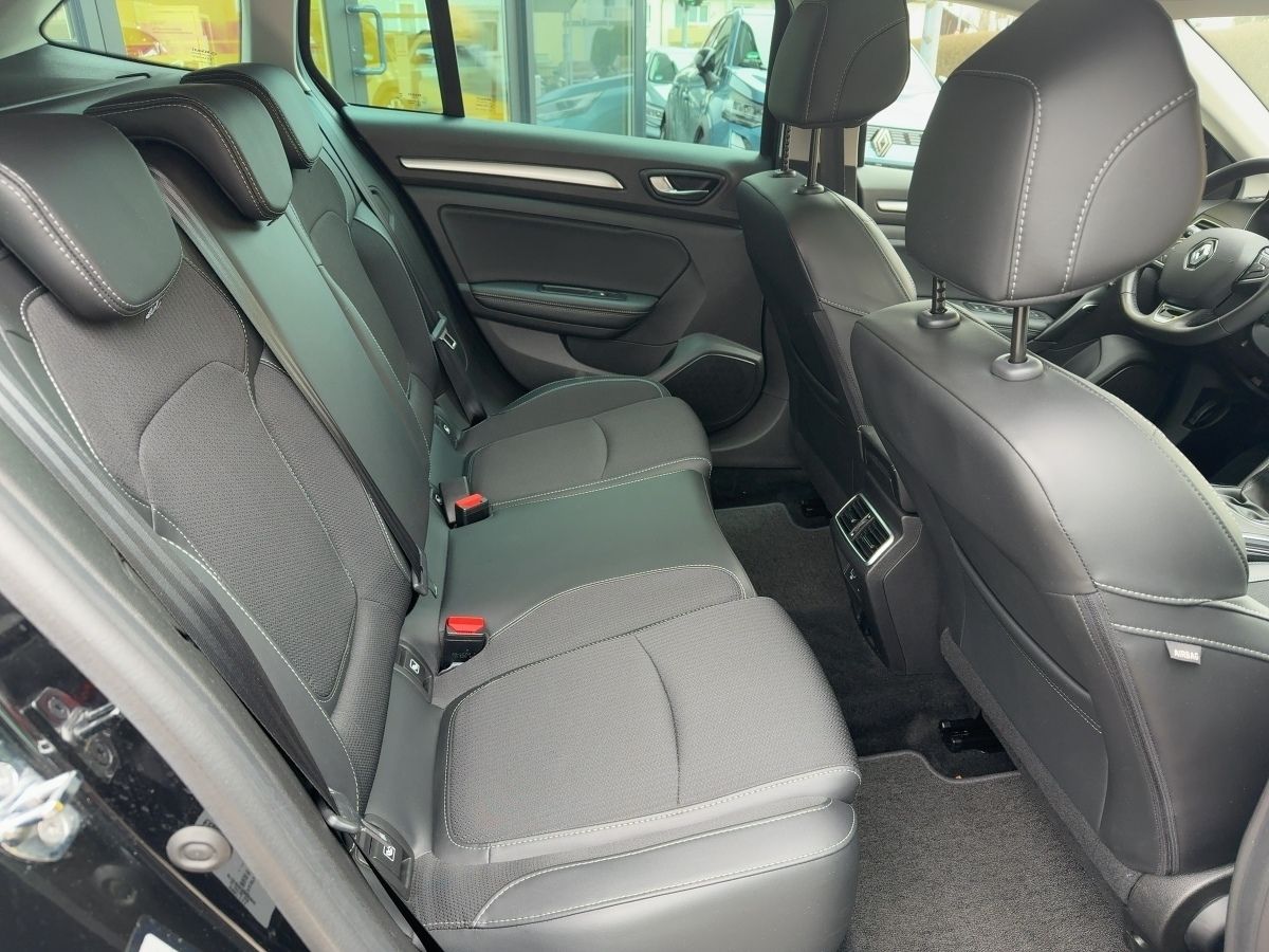 Fahrzeugabbildung Renault Megane Grandtour Intens TCe 140 Glasdach SHZ