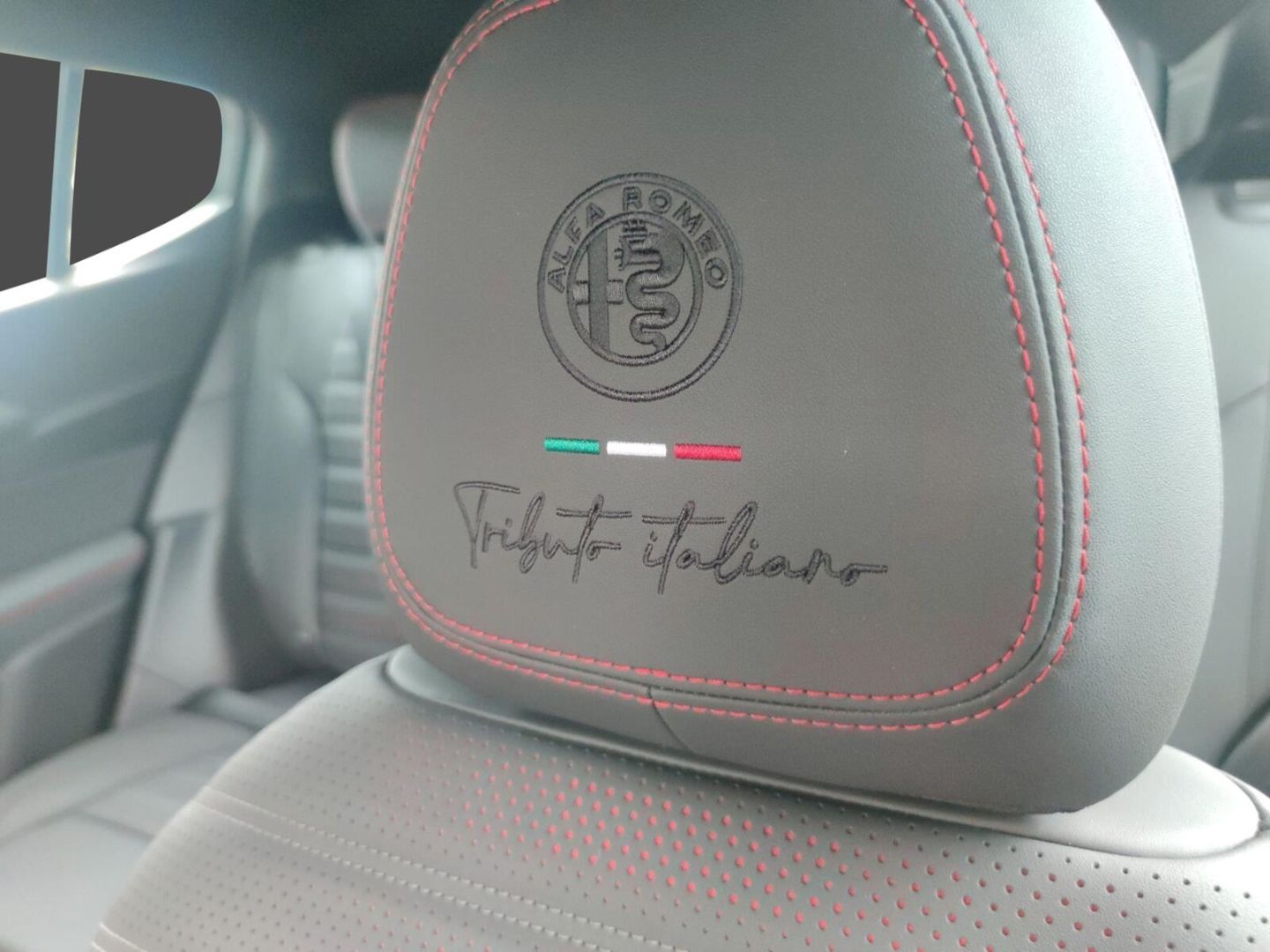 Fahrzeugabbildung Alfa Romeo Tonale Tributo Italiano 1.3 PHEV Q4 Harman Kardo